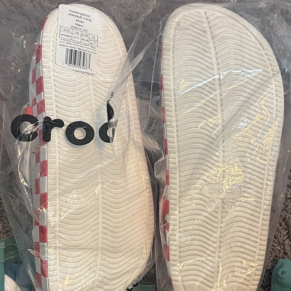 Adult Toy Story Pizza Planet Crocs M11 - Picture 2 of 4